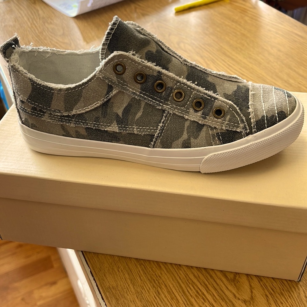 YOKI slip on Camo slip on shoes! NIB